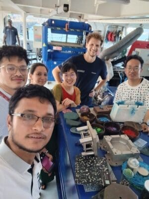 P2G Team with Thibault in the Plastic Odyssey. 